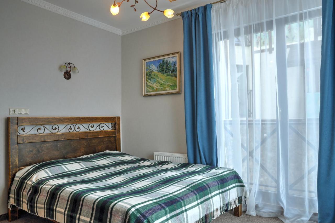 Iris Hotel Boekovel Buitenkant foto